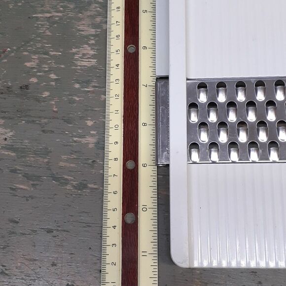 Paterno 7 blade, 8 cut spiraling pro and hand held grater/slicer - Picture 9 of 10